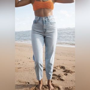 Levi’s high loose taper jean size 24